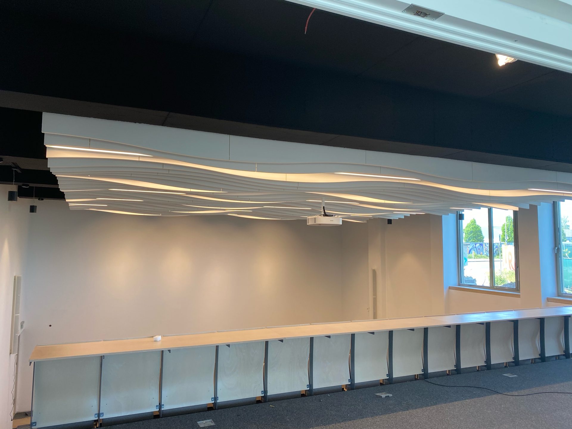 Referenzprojekt mit modernem Innenausbau und Deckengestaltung